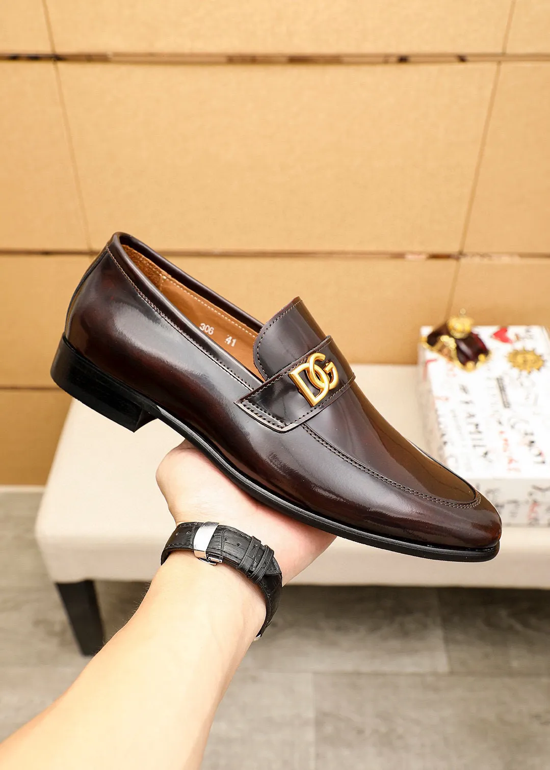 Men's clothing and shoes 💰460 💐DG top quality🔍🔍Men's new leather shoes🚹Sold simultaneously at counters⚠The uppers are imported open-edge beaded cowhide leather uppers from Italy, fully imported cowhide leather lining + classic hardware buckles, completely 1⃣️to 1⃣️reproduction🇮🇹💪💪, ⚠ Sole: The original sole is specially provided by the original factory. The exclusive movable molded sole is super comfortable. ⚠The original factory follows the order, 🔍🔍high quality, you can enter and exit the counter at will, welcome to compare⚠Size: 38-44 (45.46🉑️Customized)